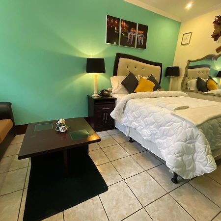 Hotel Vintage "Casa Las Flores" Реталулеу Екстер'єр фото