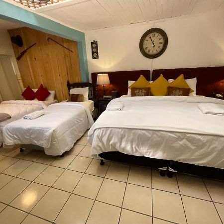 Hotel Vintage "Casa Las Flores" Реталулеу Екстер'єр фото