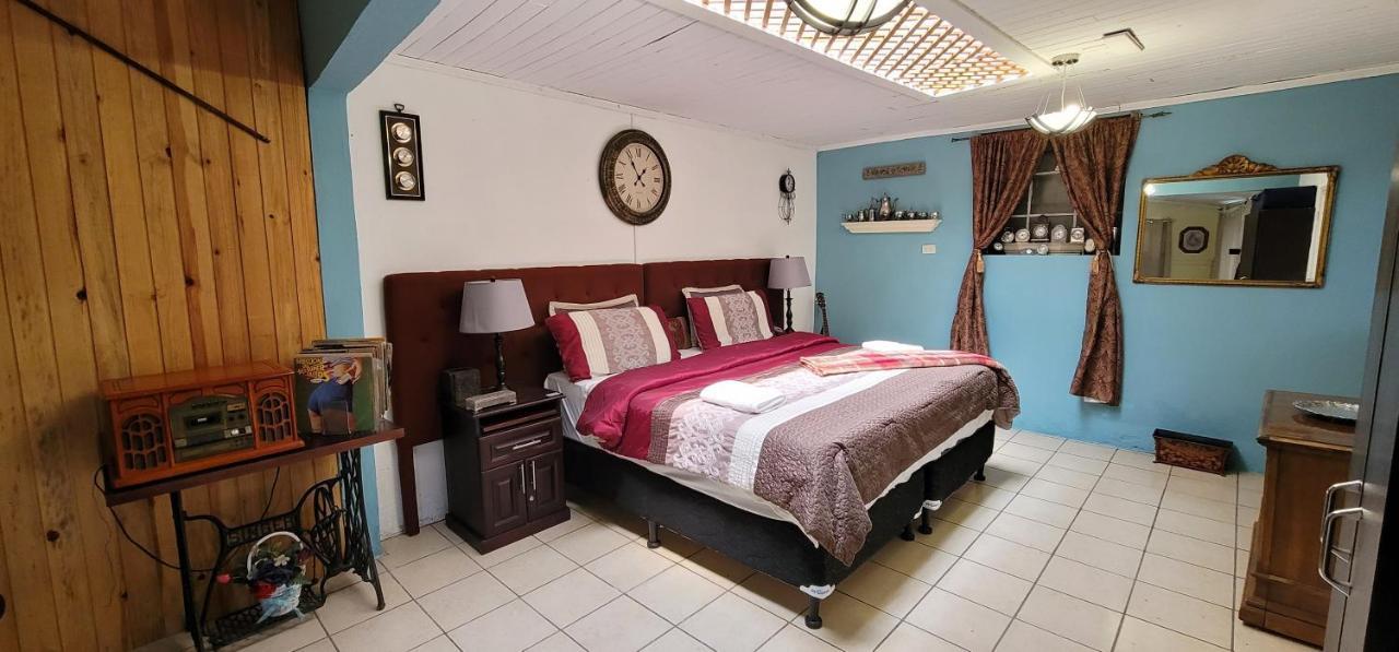 Hotel Vintage "Casa Las Flores" Реталулеу Екстер'єр фото