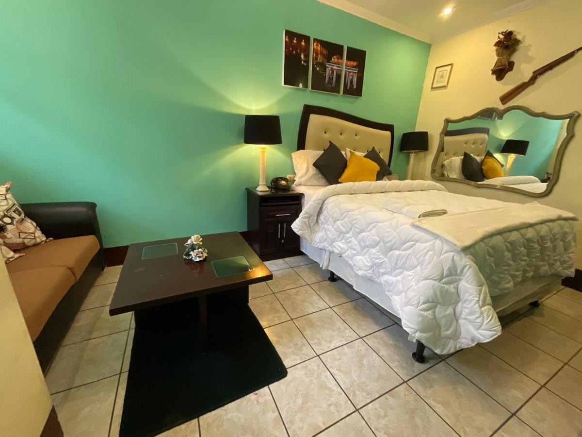 Hotel Vintage "Casa Las Flores" Реталулеу Екстер'єр фото